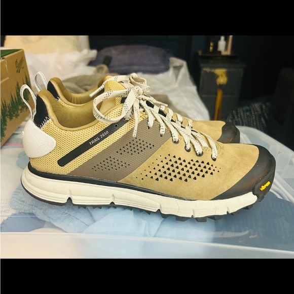 Womens size 10 Danner Trail tennis shoes - Picture 1 of 10